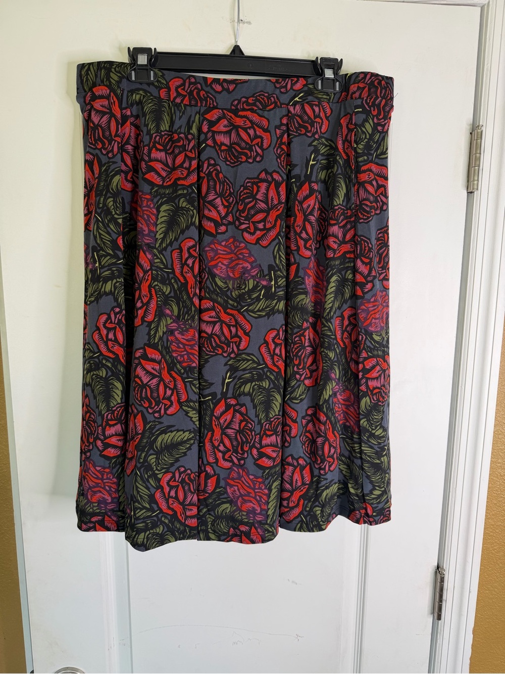 LuLaRoe Madison Plus Size A-Line Skirt W/ Bold Rose Print. Size 3XL